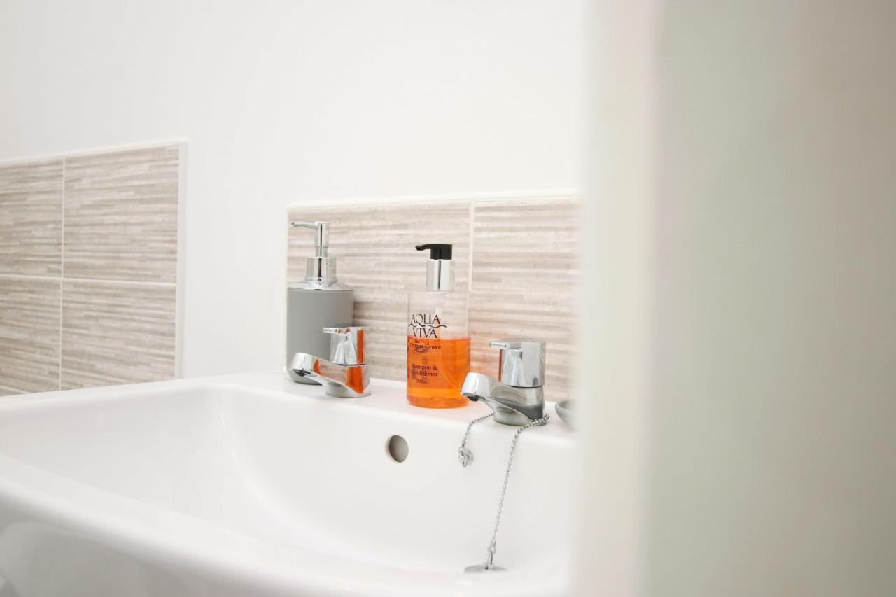 Beachview By Mia Living Close To Beach, Free Parking, Modern 2 Bedroom Apartment Barry Bagian luar foto